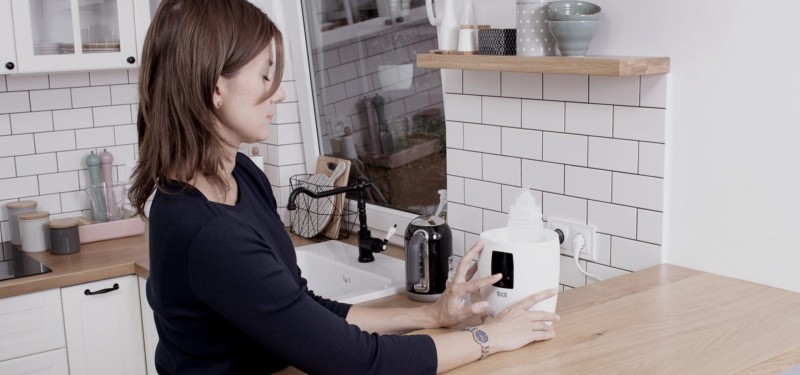 prod_bottle_warmer_use_4_1920x900.jpg