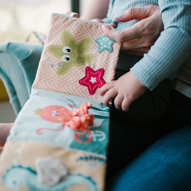ksiazeczka-sensoryczna-babyono-1563-soft-book.jpg