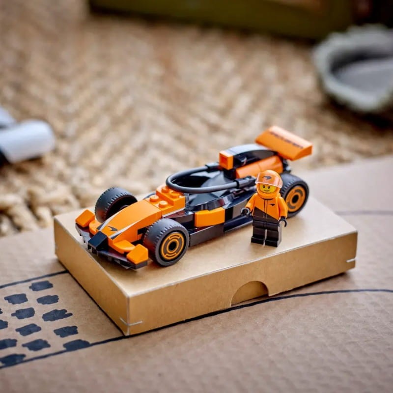 f1-kierowca-mclaren-bolid-klocki-2.jpg