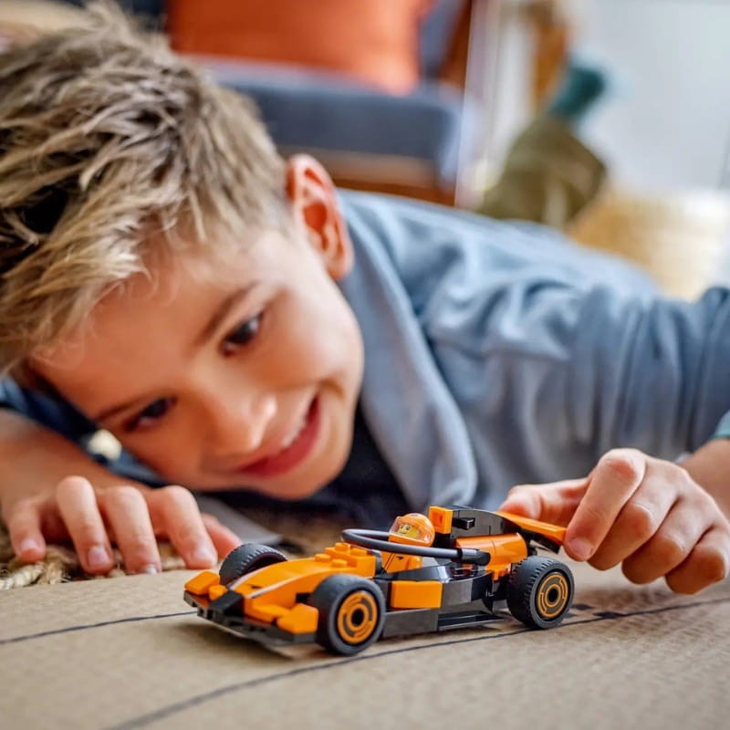 f1-kierowca-mclaren-bolid-klocki-3.jpg