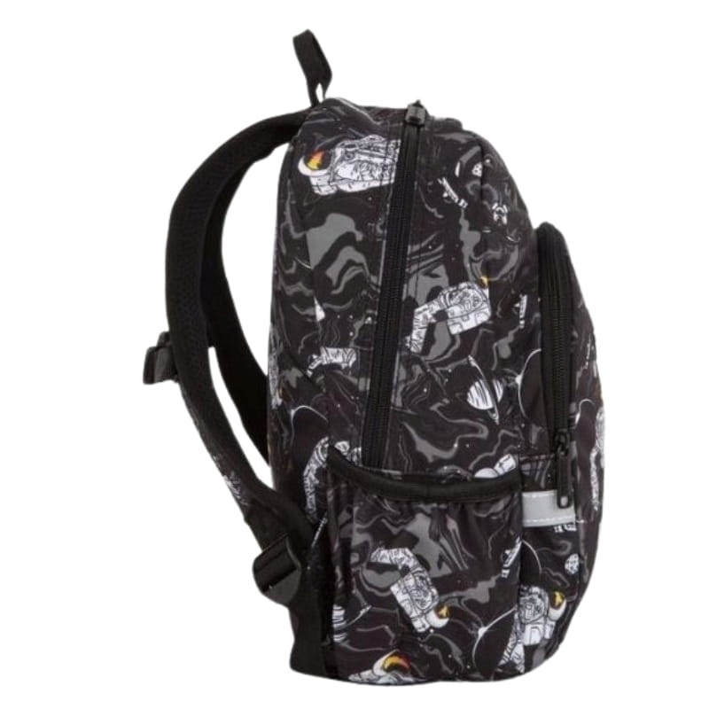 plecak-szkolny-coolpack-czarny-nasa-astronauta-kosmos-kieszenie-chlopiecy-bok.jpg