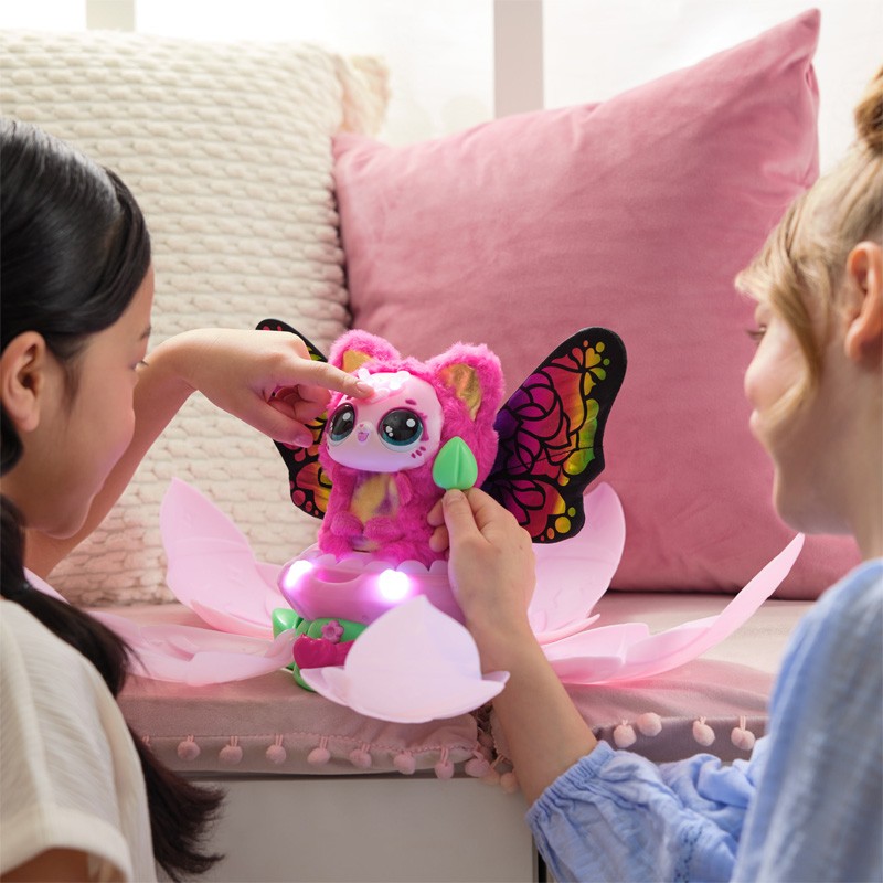 SPIN-MASTER-Hatchimals-Bloomables-Kotek-6072450-1-figurka-Lifestyle-6_800.jpg
