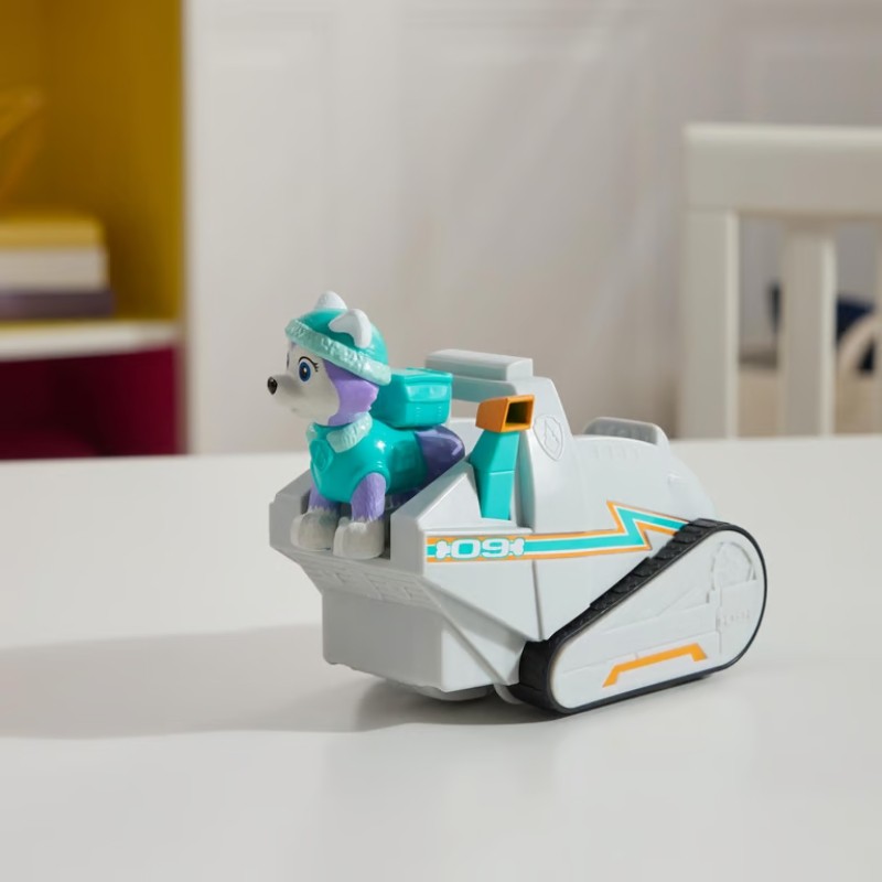 spin-master-psi-patrol-figurka-everest-skuter-sniezny.jpg