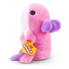 hug-a-lumps-aksolotl-ally-siedzi-bok.jpg