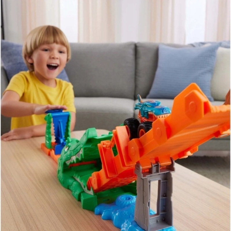 Hot Wheels Monster Trucks Tor Wyścigowy Nokaut Węża + Autko 