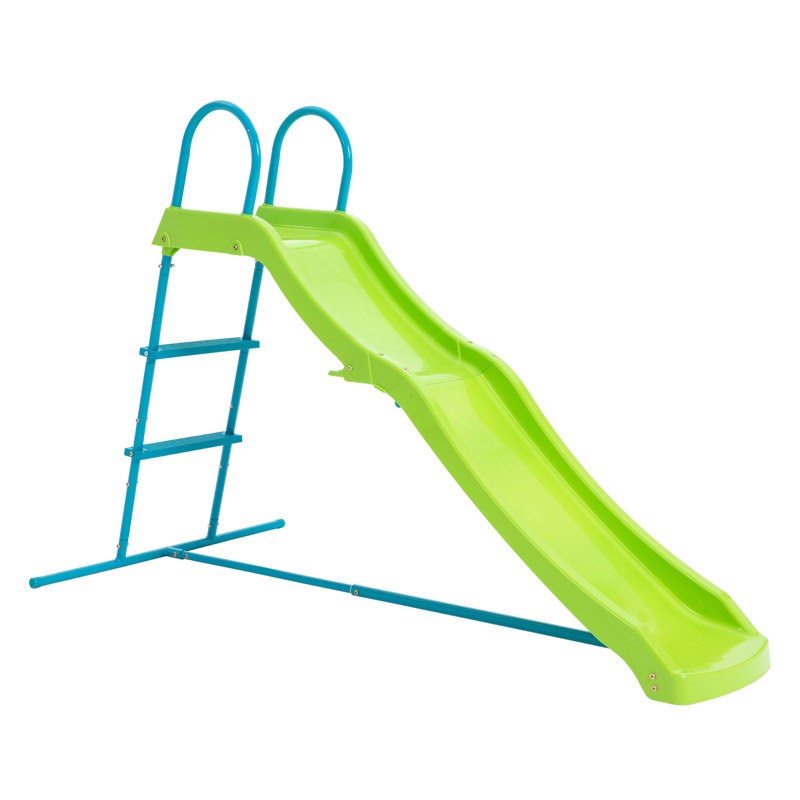 Zjeżdżalnia plastikowa TP Toys w ogrodzie