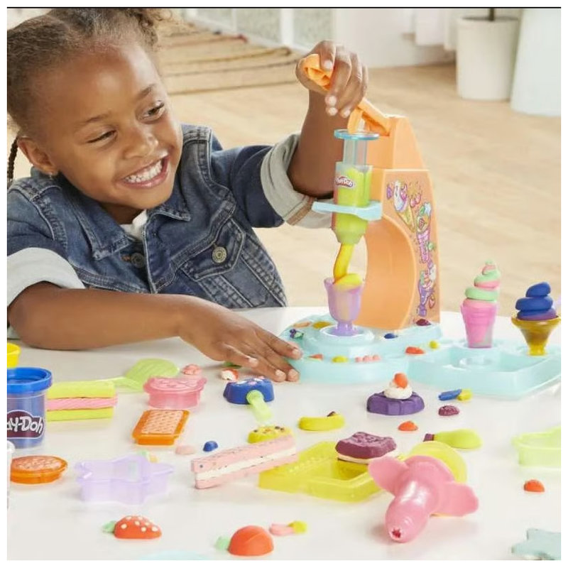 Play-Doh Kitchen Creations Ciastolina Masa Plastyczna Seria Kuchenna Zestaw Lody Lodziarnia Maszyna Do Lodów Akcesoria 3+
